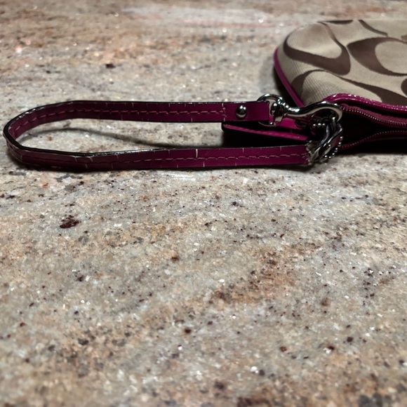 COACH Signature wristlet bag small - Picture 6 of 12